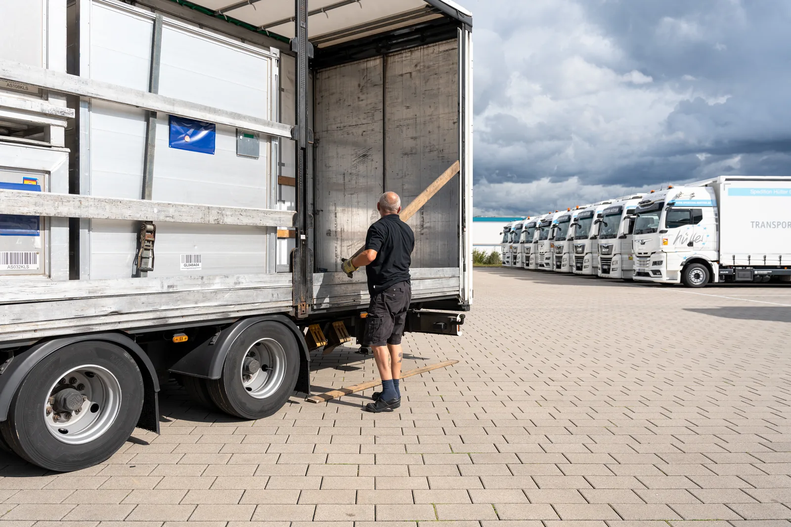 Verladung an der Rampe auf dem Betriebshof in Ilsfeld